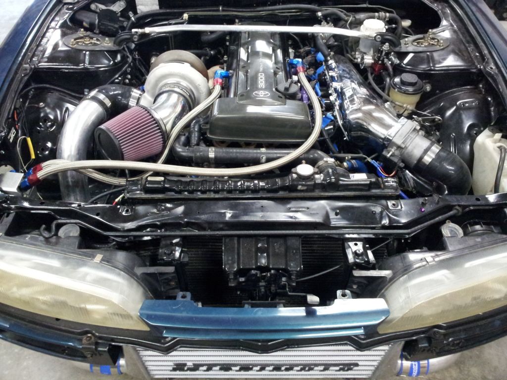 Mishimoto Universal Intercooler R-Line, Silver - image 1